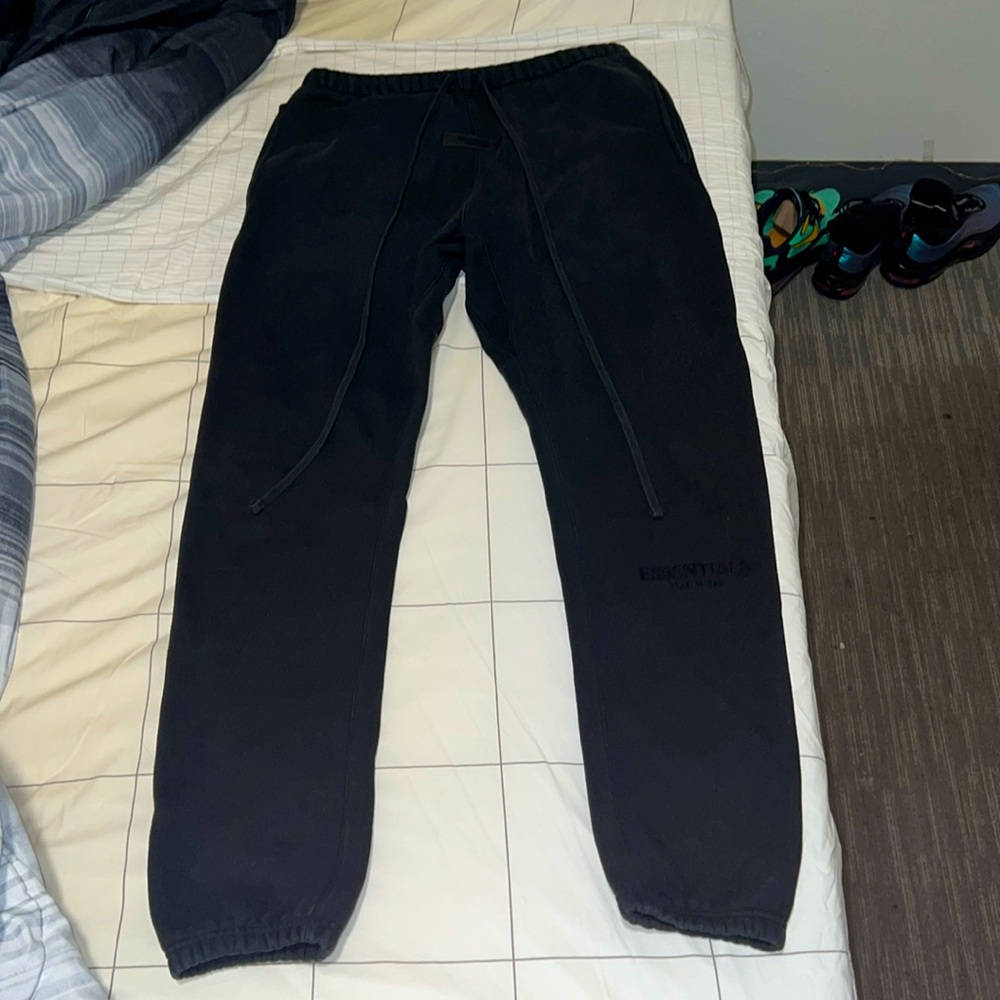 Fear of God Essentials sweatpants. Size M.
